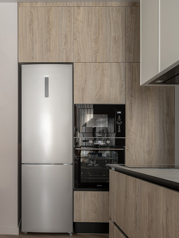 Ilustracja lodówki 2026. Wybierz mądrze, aby uniknąć zbędnych wydatków. No Frost i Inverter w cenie.