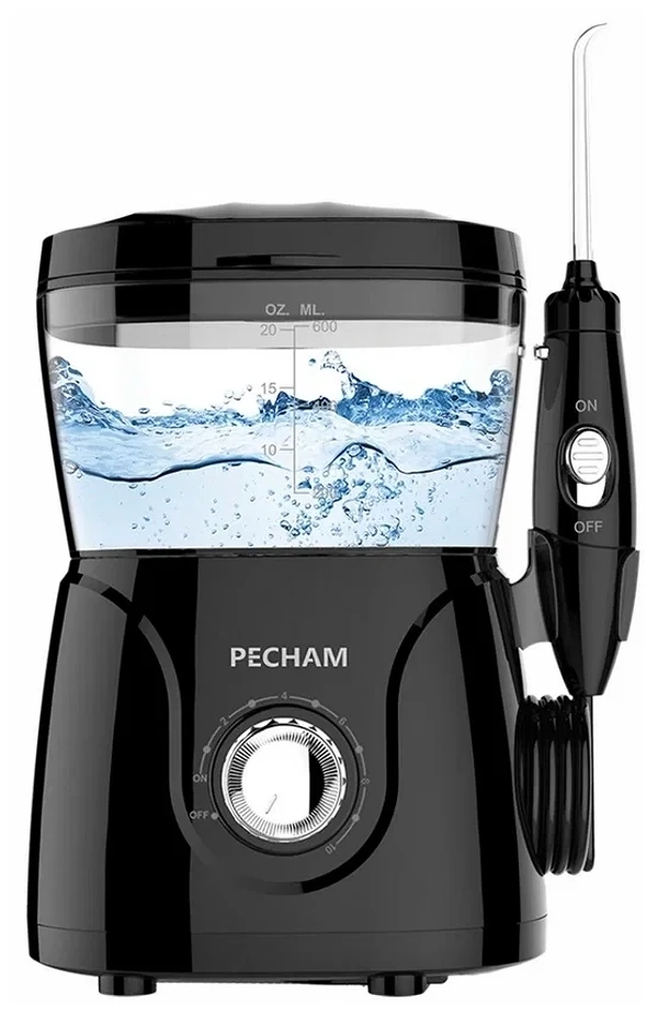 Irygator w Twojej łazience Nowoczesny irygator do zębów w łazience, gotowy do codziennej higieny jamy ustnej.