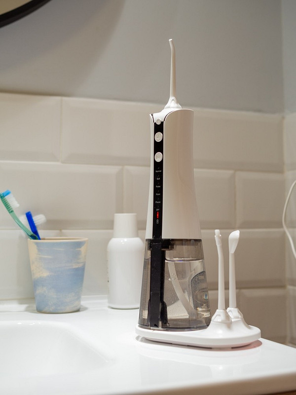 Irygator do zębów dla zdrowych dziąseł. Inwestycja w higienę jamy ustnej.