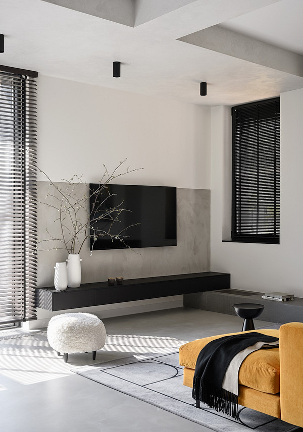 Szara żywica: Praktyczna Szara podłoga żywiczna w kuchni: Trwałość i łatwość czyszczenia.