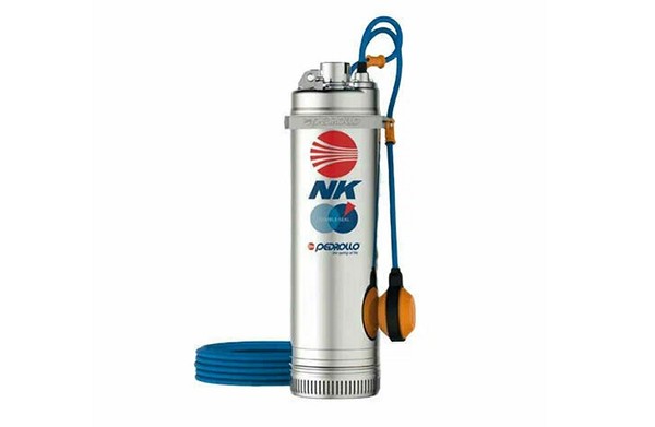 Elementy autonomicznego systemu wodociągowego z pompą głębinową.