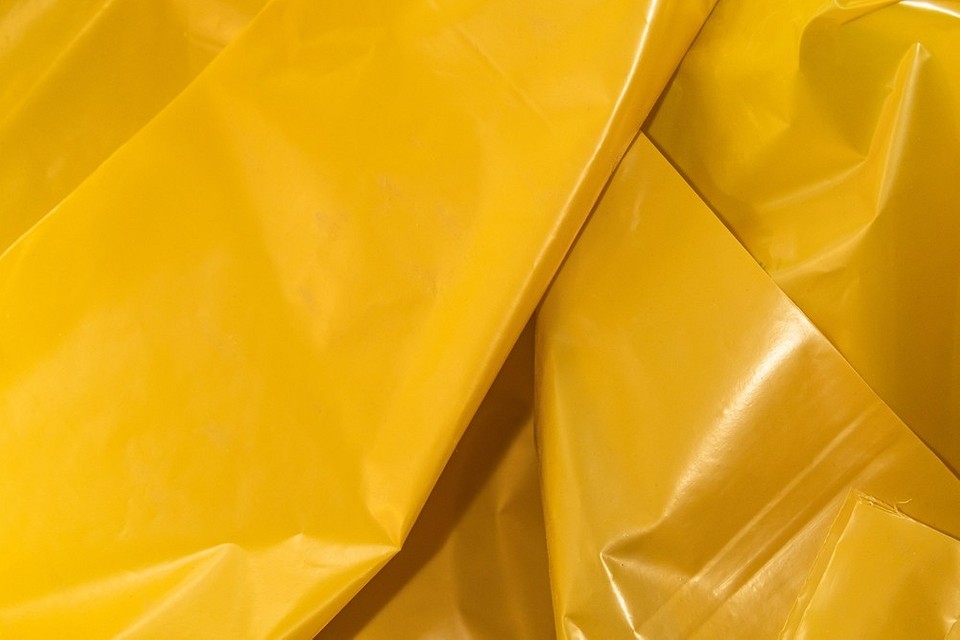 Eksperckie porady dotyczące prawidłowego układania paroizolacji na różnych powierzchniach w domu.