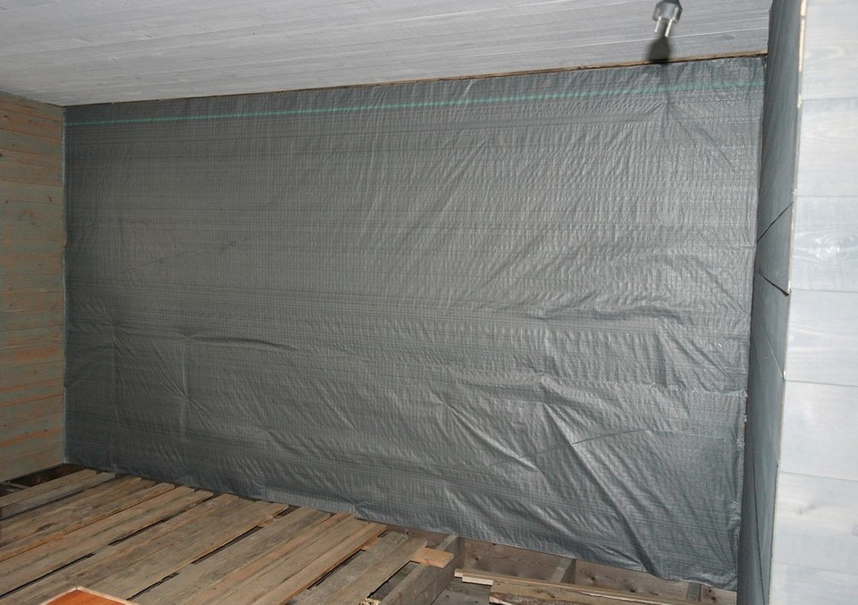 Wybór strony paroizolacji podczas montażu na podłodze i suficie – kluczowe wskazówki.