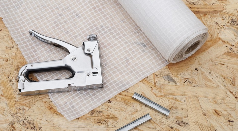 Paroizolacja: Montaż krok po kroku. Ochrona przed wilgocią i izolacja termiczna.