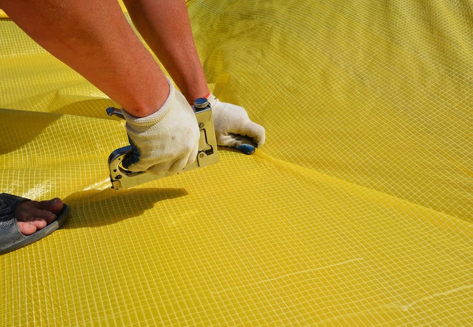 Schemat montażu paroizolacji na ścianach dla efektywnego zabezpieczenia przed wilgocią.