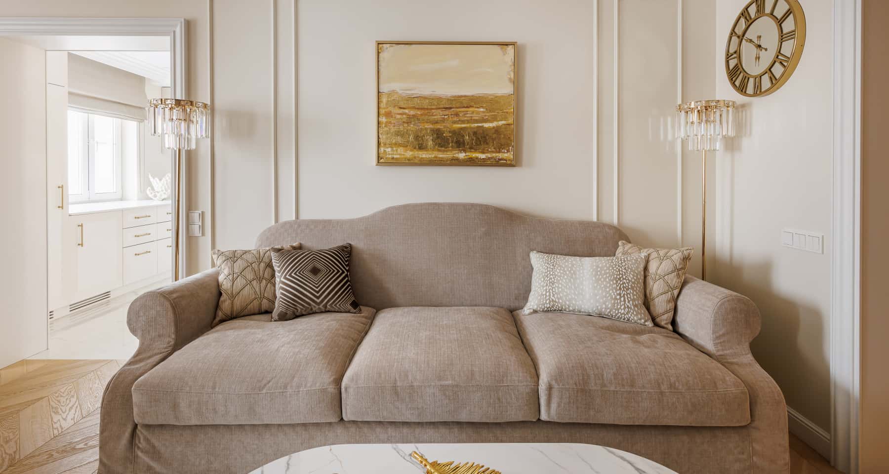 Pokój dziecięcy w stylu neoklasycznym z wykorzystaniem materiałów premium.