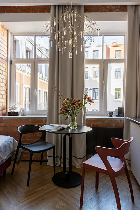 Laminat 2026: Inspiracje Trendy laminat 2026: Inspirujące kolory i wzory paneli podłogowych w nowoczesnym wnętrzu.