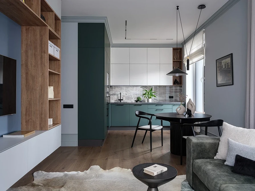 Żyrandol w stylu skandynawskim z drewnianymi elementami, ciepłe oświetlenie 2026.