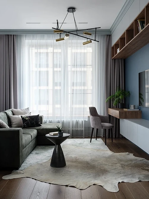 Żyrandol z abażurami z tkaniny, delikatne i rozproszone światło, trendy 2026.