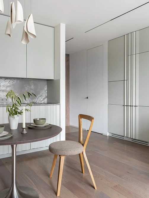 Żyrandol ekologiczny wykonany z naturalnych materiałów, trend oświetleniowy 2026.