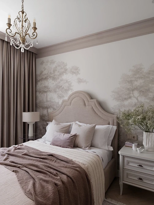 Oświetlenie wielopoziomowe 2026: Kombinacja żyrandola z lampami podłogowymi i kinkietami.