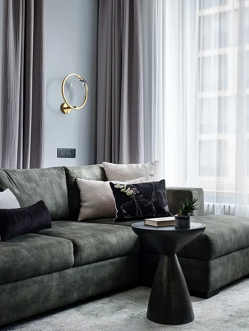 Żyrandol artystyczny z unikalnym wzorem, designerskie oświetlenie do salonu 2026.