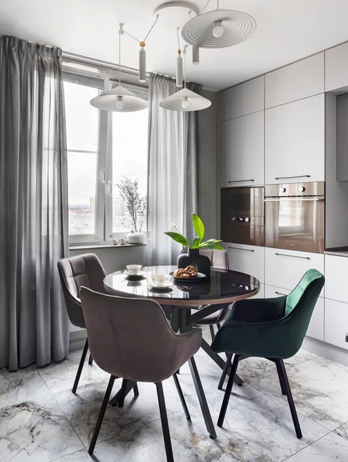 Kamień w Łazience Stylowa łazienka z płytkami podłogowymi imitującymi kamień, trendy 2026.