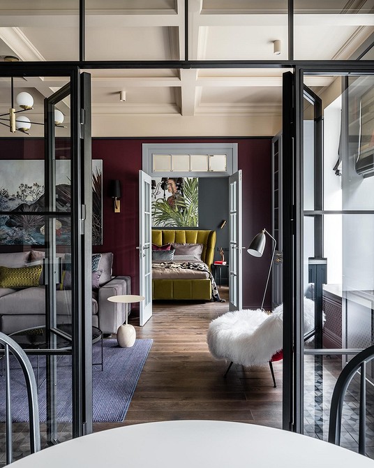 Nowoczesny sufit z oświetleniem LED – pomysł na optyczne powiększenie wnętrza.