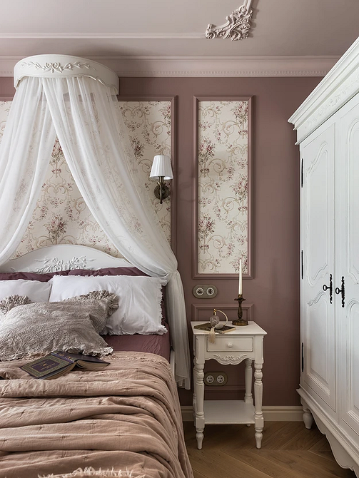 Tapeta z motywem roślin tropikalnych w nowoczesnym salonie 2026.