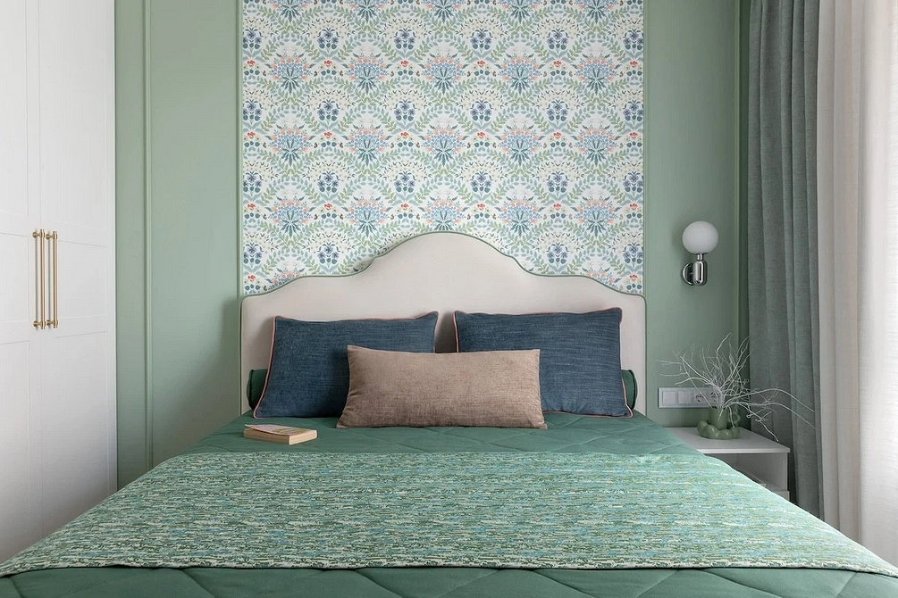 Stylowa tapeta imitująca beton w minimalistycznym salonie. Trendy 2026.