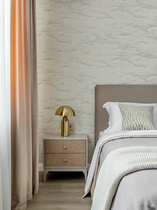 Tapeta w delikatne wzory w małym mieszkaniu, trendy tapet 2026