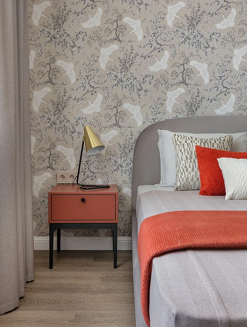 Tapeta w paski w nowoczesnym przedpokoju, modne tapety 2026