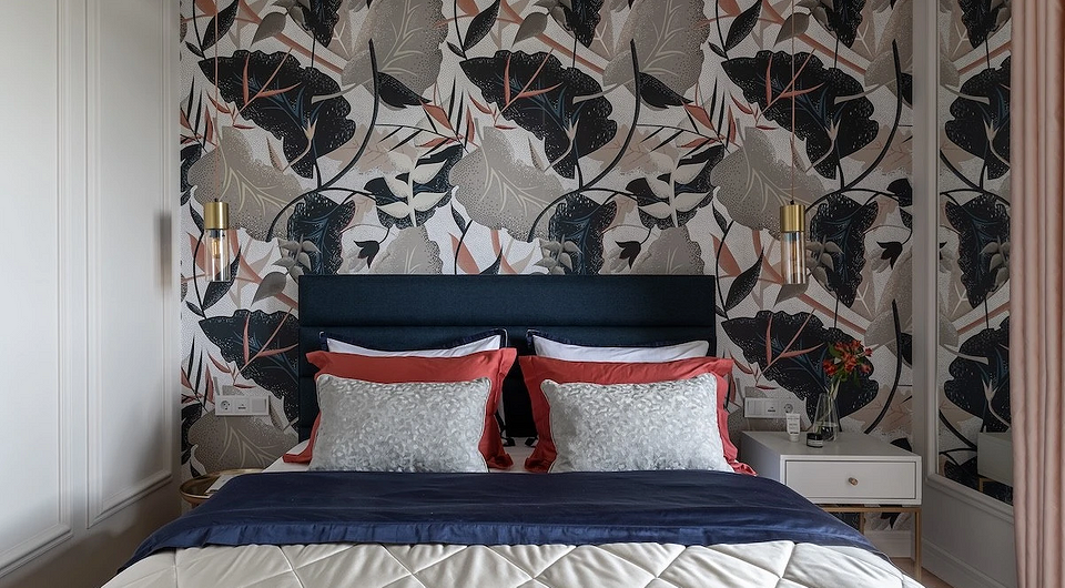 Inspiracja tapetami 2026: nowoczesny wzór z subtelnymi, gładkimi liniami w salonie.