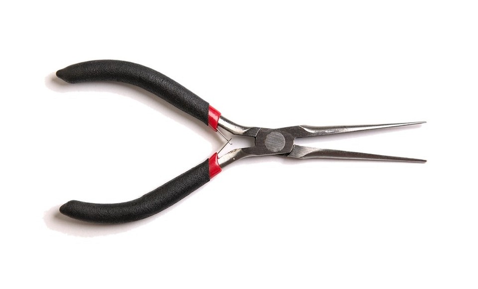 Różne typy pasatizów i płaskoszczypiec do różnych zadań, w tym uniwersalne i precyzyjne.