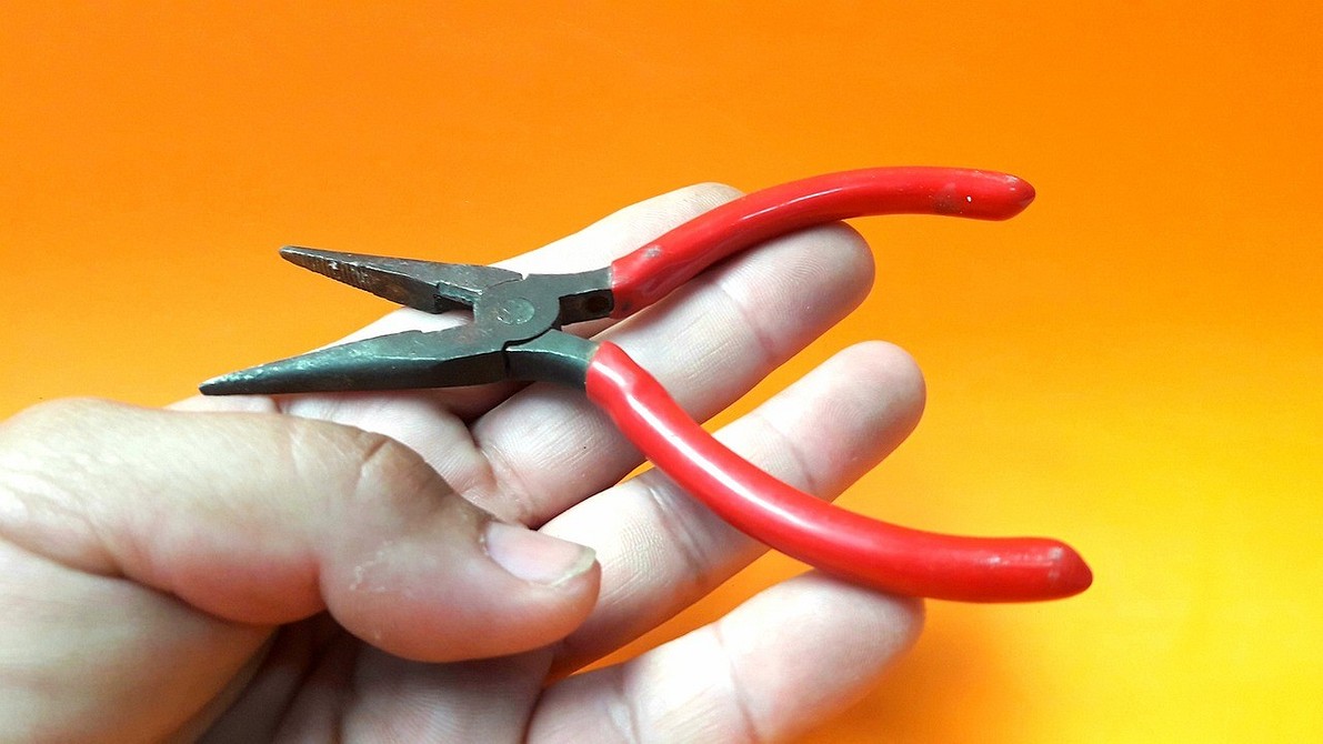 Pasatize i płaskoszczypce: porównanie, różnice i zastosowania.