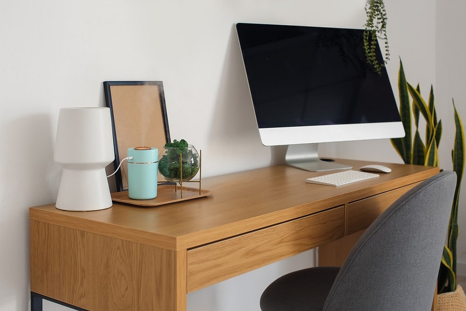 Zdjęcie przedstawia przykład bezużytecznego gadżetu kuchennego w małym mieszkaniu w 2026 roku.