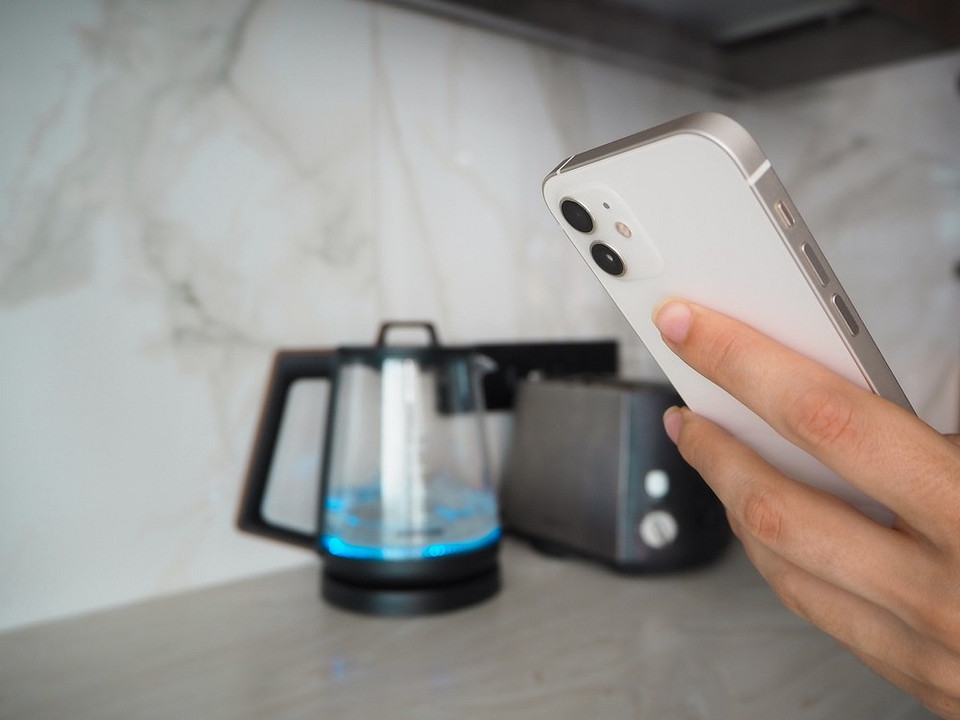 Sprytne mieszkanie 2026: Jak uniknąć kupowania zbędnych i bezużytecznych gadżetów do domu.