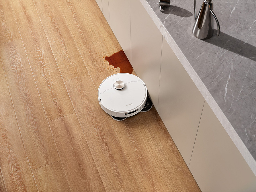 Zbiór propozycji prezentowych na 8 marca, w tym funkcjonalne urządzenia AGD.