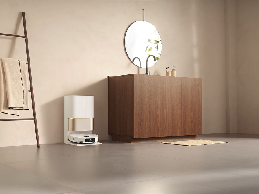 Zestawienie propozycji prezentów na 8 marca, urządzenia AGD na pierwszym planie.