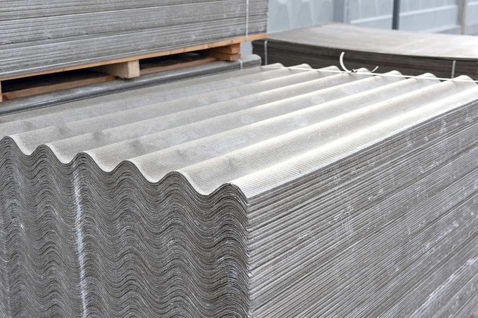 Wykres prezentujący standardowe wymiary arkuszy eternitu falistego używanego na dachy.