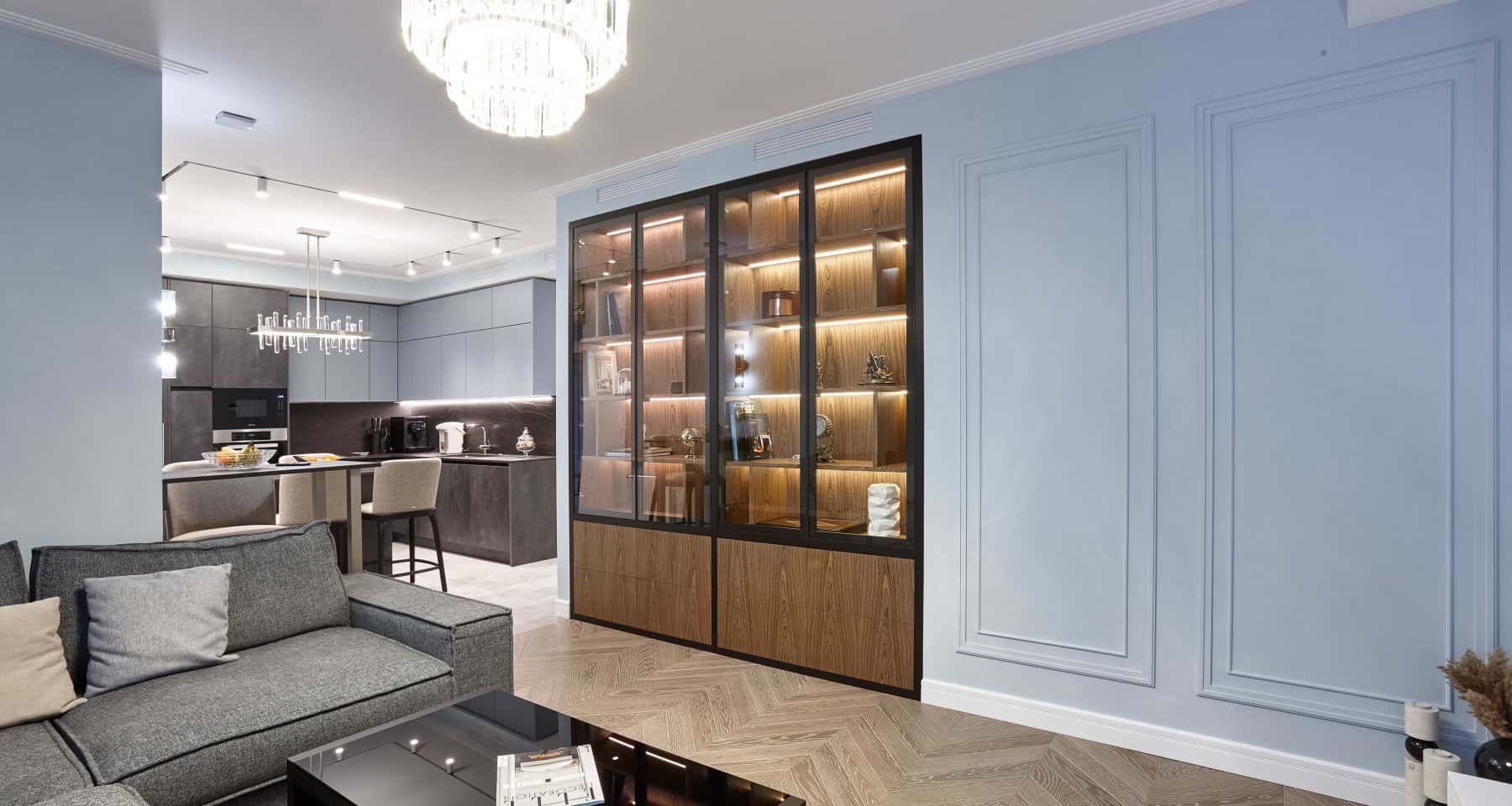 Przestronne wnętrze dużego mieszkania po remoncie pod klucz w 2026 roku.