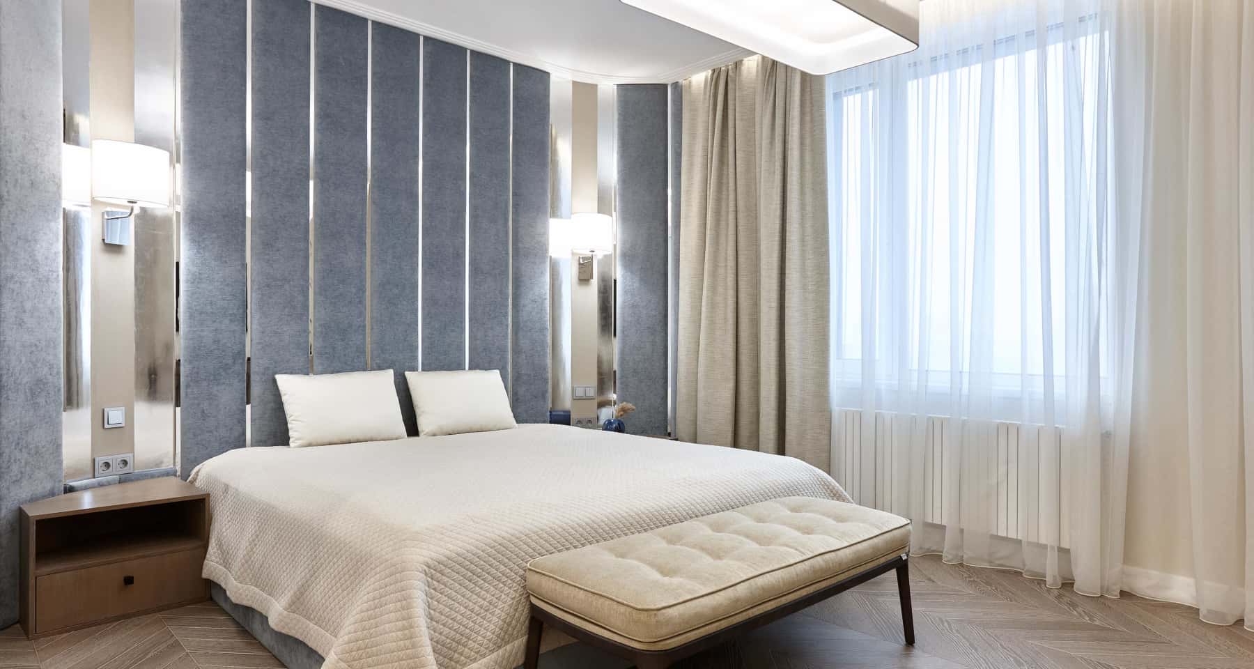 Salon w dużym mieszkaniu po remoncie z elementami projektu wnętrz na 2026 rok.