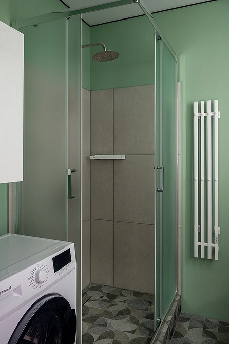 Szary laminat 2026 w nowoczesnym biurze z minimalistycznym designem i ergonomicznymi meblami.