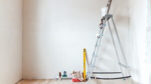 Remont bez stresu: Kolejność prac, która ochroni Twój budżet. — kolejność remontu sufitu i ścian