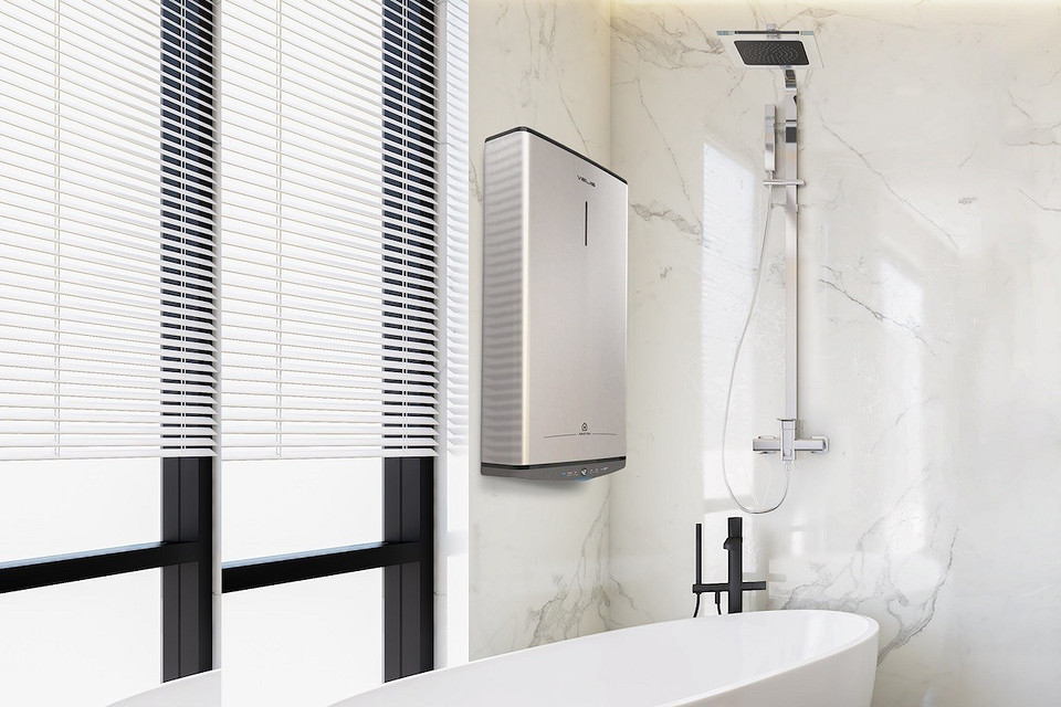 Nowoczesna łazienka z inteligentnym podgrzewaczem wody i innowacyjnymi technologiami.