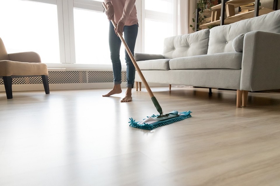 Wodoodporny laminat beton Wodoodporny laminat o wyglądzie betonu w nowoczesnej łazience, idealny na 2026 rok