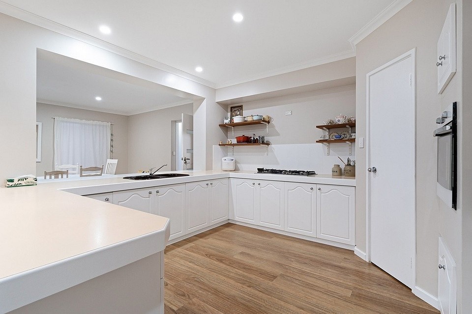 Porównanie: wodoodporny laminat, laminat SPC i laminat winylowy - który wybrać?