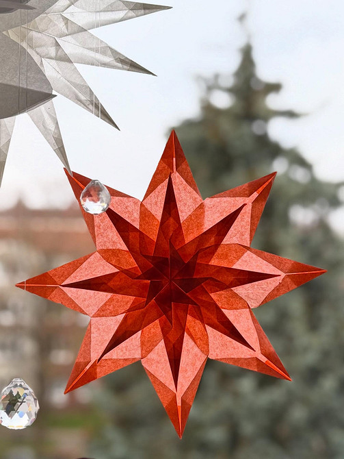 Bożonarodzeniowe wycinanki 2026: Piękne wzory papierowe do dekoracji okien na święta.