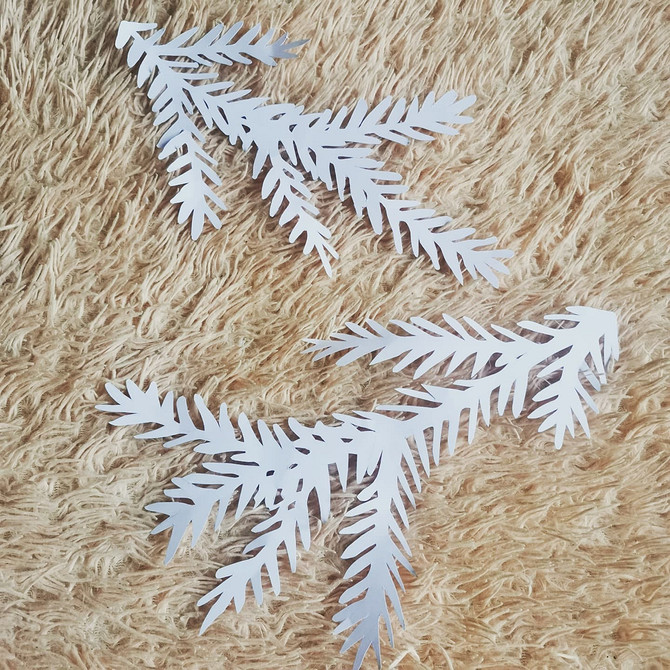 Bożonarodzeniowe wycinanki 2026: Inspiracje na dekoracje okienne z papieru.