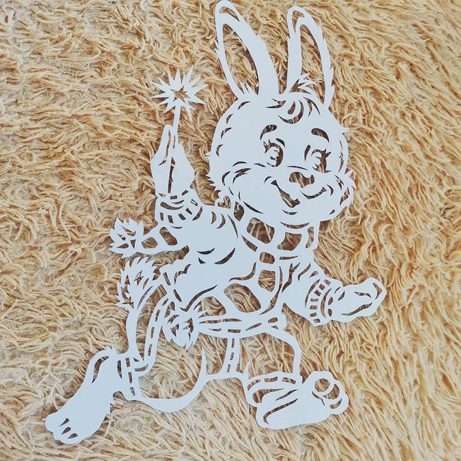 Bożonarodzeniowe wycinanki 2026: Pomysł na papierową dekorację okna z szablonem do pobrania.