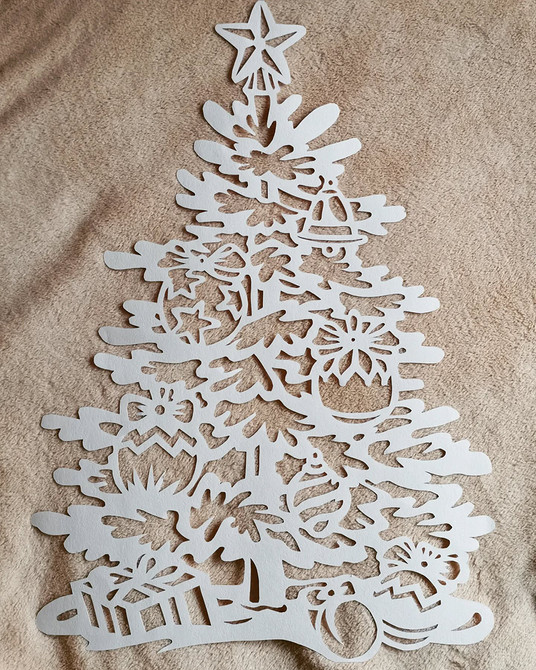 Bożonarodzeniowe wycinanki 2026: Nowoczesne i tradycyjne wzory do dekoracji okien.