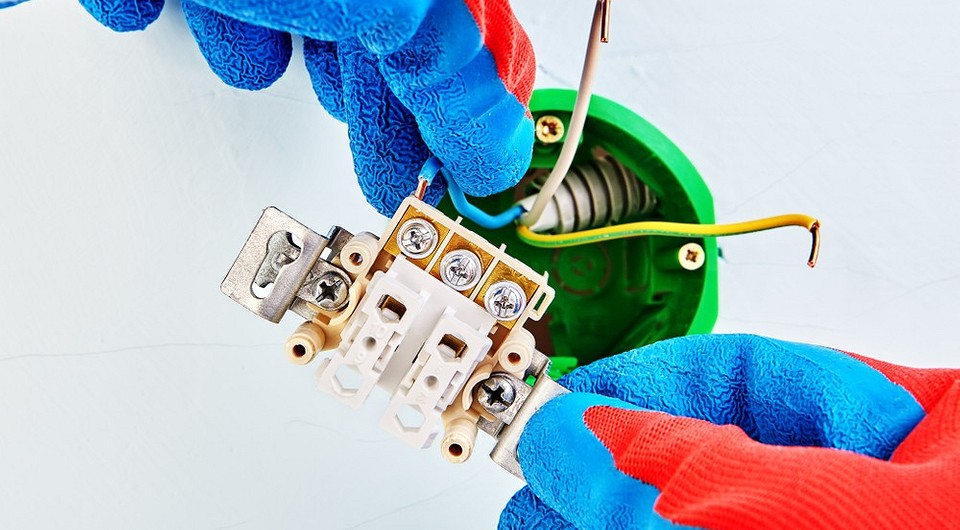 Uziemienie w domu: schemat instalacji i bezpieczeństwo elektryczne budynku.