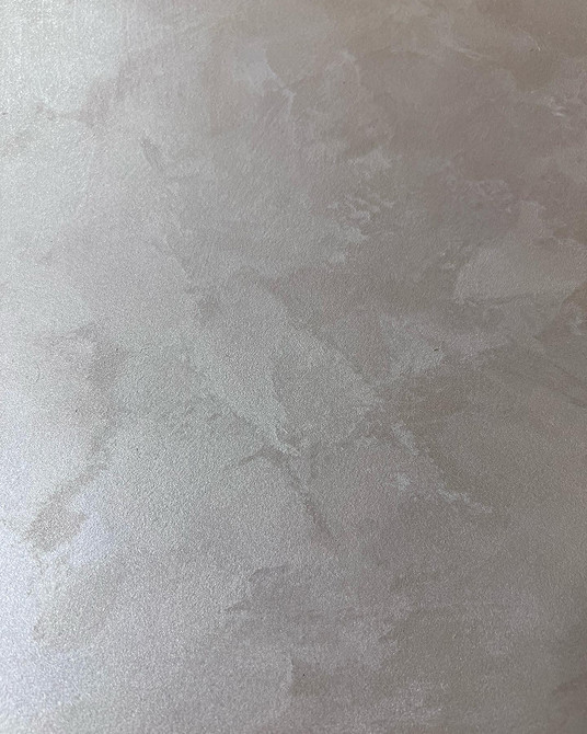 Płynne tapety do sypialni Przykładowe zastosowanie płynnych tapet w sypialni, tworzących przytulną i elegancką atmosferę.