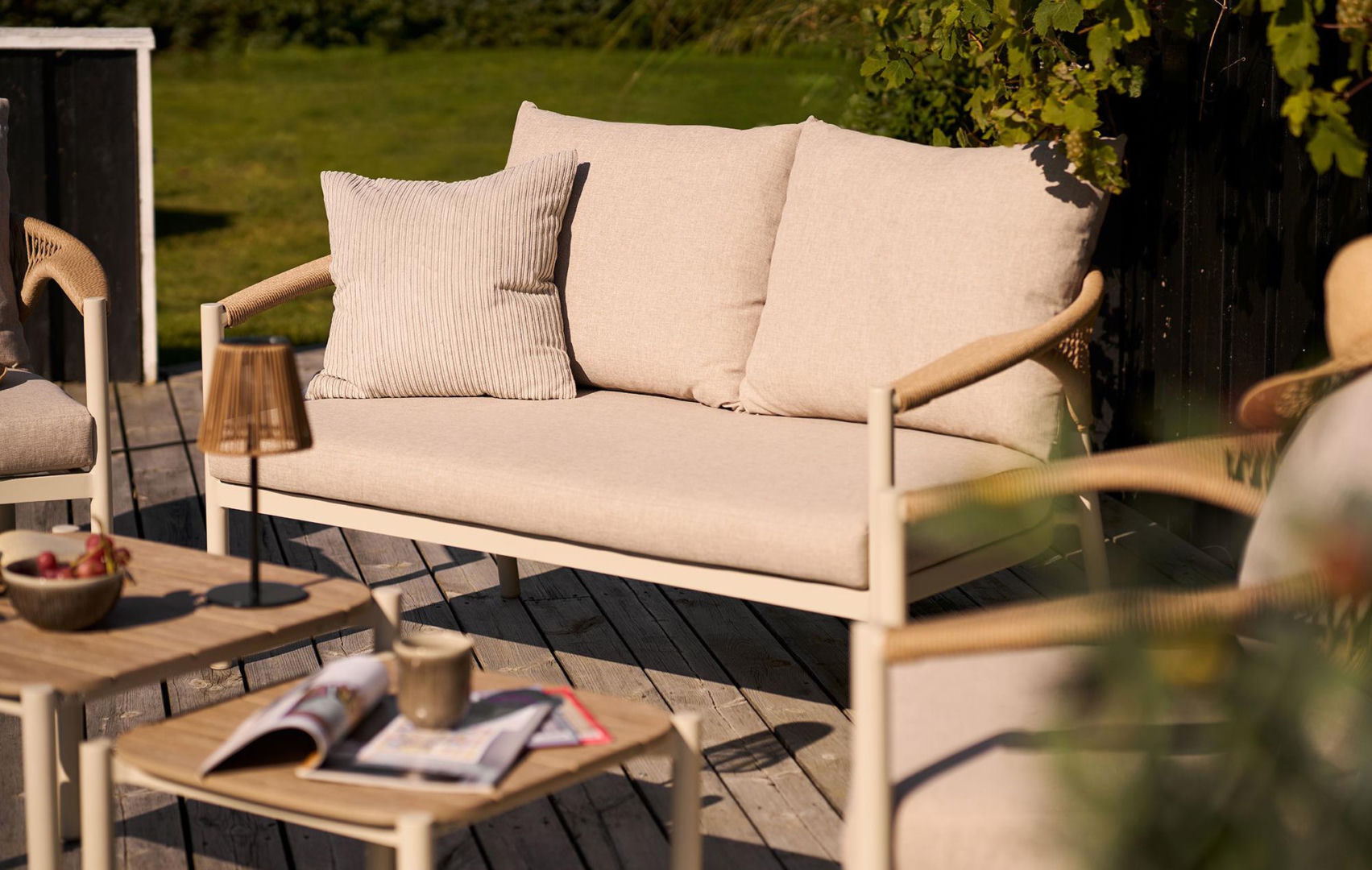 Taras jak Salon: Trendy w Meblach Ogrodowych na Sezon