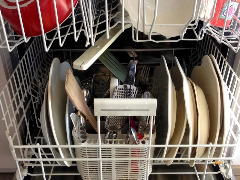 Błędy przy Zmywarce, Które Kosztują: Eksperci Alarmują! — новини дизайну та інтер’єру
