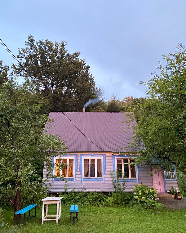 Wieczorny relaks na tarasie Nastrojowe oświetlenie tarasu tworzy przytulną atmosferę do wieczornego relaksu.